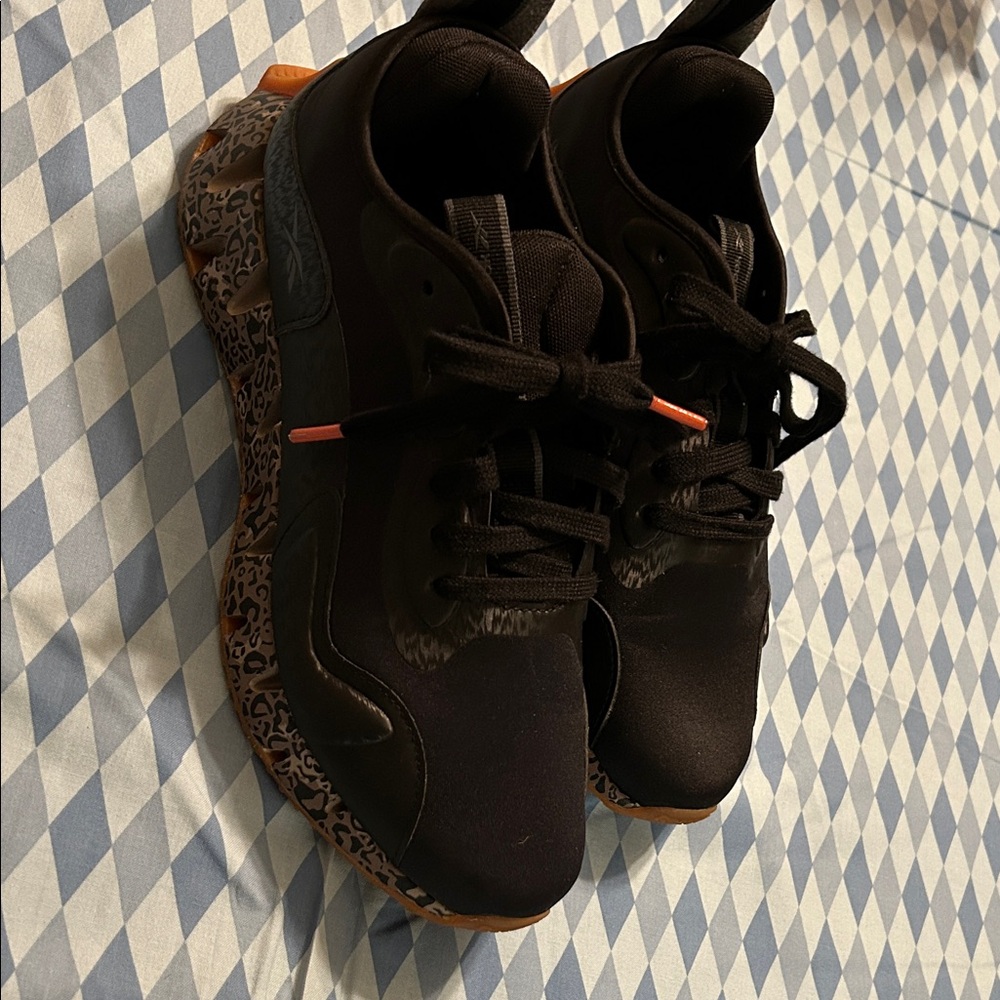 Reebok Zig black/ leopard print size 9